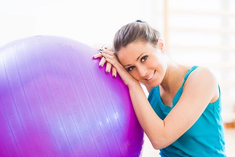 Übungen mit dem Physioball für eine gute Kondition und einen flachen Bauch