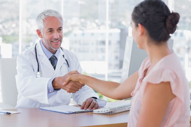 Arztgespräch über Madentherapie