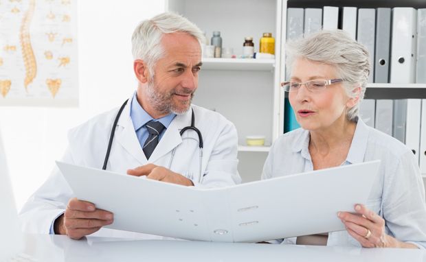 Arzt mit Patientin
