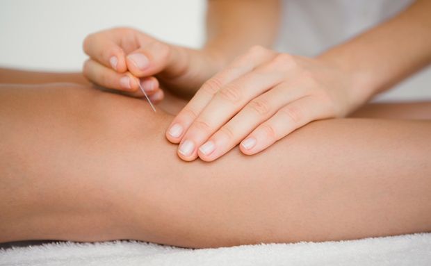 Akupunkturbehandlung bei Schmerzen im Knie Akupunkturbehandlung bei Schmerzen im Knie