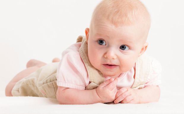 Baby im vierten Lebensmonat