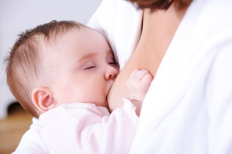 Alles was Sie rund um das Thema Muttermilch und Stillen wissen müssen