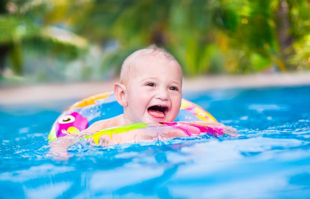Baby im Wasser