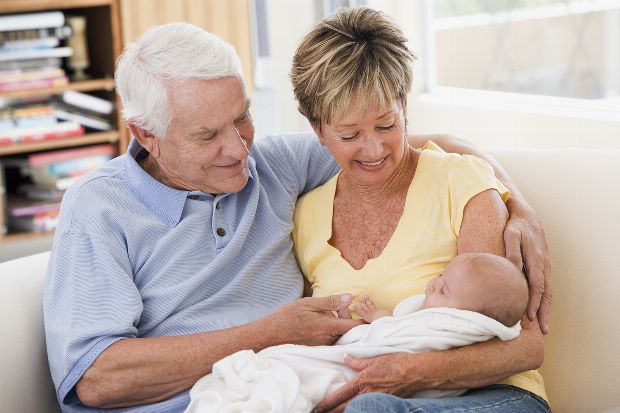 Oma und Opa mit Baby