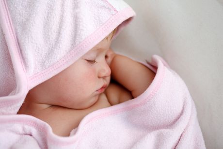 Reinigung und Pflege von Babys Augen, Nase und Ohren