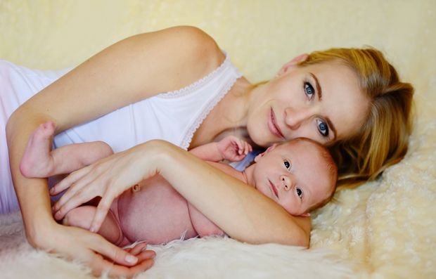 Glückliche Mutter mit Baby Glückliche Mutter mit Baby
