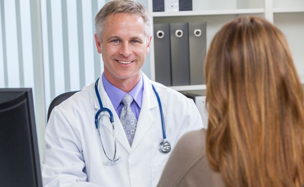 Gespräch mit Arzt Vaginaler Ausfluss