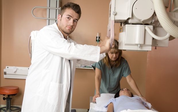 Strahlentherapie zur Bekämpfung von einem Tumor Strahlentherapie zur Bekämpfung von einem Tumor