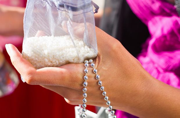 Reis werfen auf Hochzeit Reis werfen auf Hochzeit