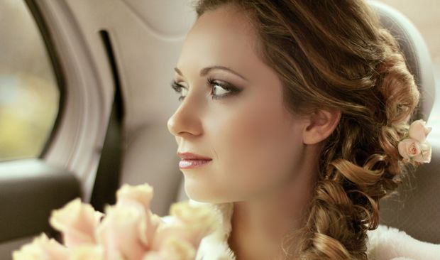 Braut fährt zur Hochzeit