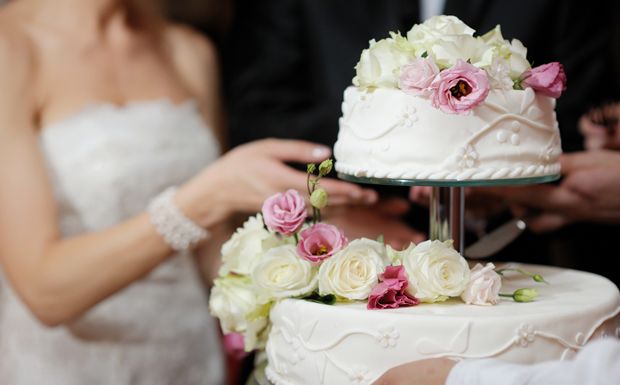 Hochzeitstorte anschneiden Hochzeitstorte anschneiden