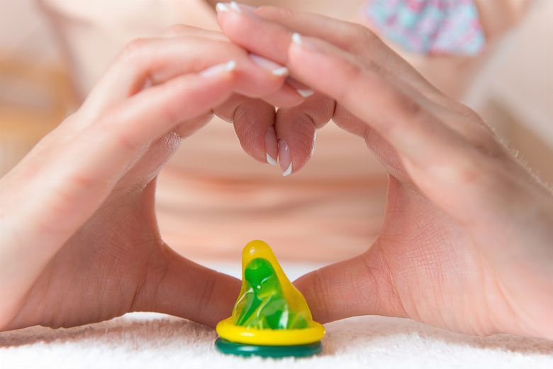 Überziehen kondom mit dem mund Kondom überziehen: