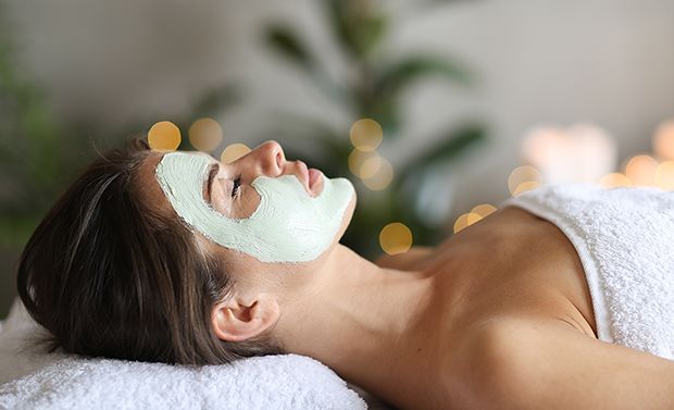 Eine Gesichtsmaske mit Topfen wirkt entzündungshemmend und sorgt für reine Haut. Eine Gesichtsmaske mit Topfen wirkt entzündungshemmend und sorgt für reine Haut.