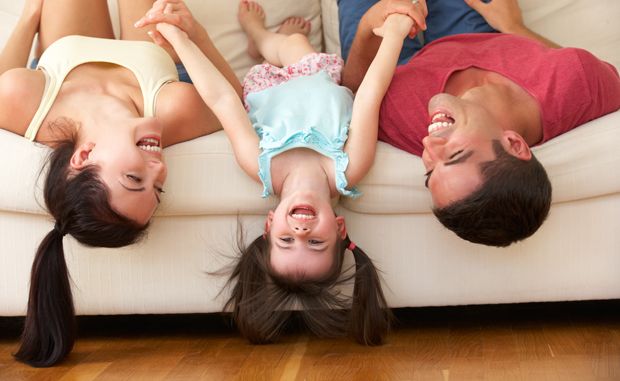 Glückliche und selbstbewusste Familie Glückliche und selbstbewusste Familie