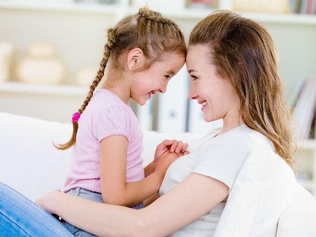Glückliche Mutter mit Tochter