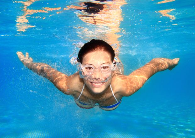 Spaß beim Schwimmen und Tauchen