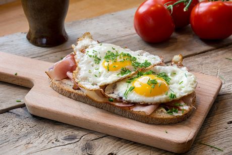 Spiegelei auf Vollkornbrot