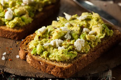 Avocado-Koriander Aufstrich mit Toast