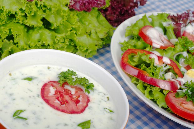 Salat mit Joghurt-Dressing