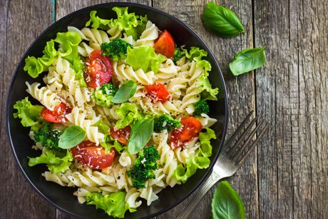 Nudelsalat mit Tomaten