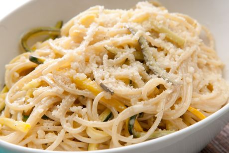 Spaghetti mit Zucchinisauce