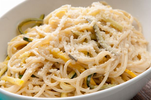 Spaghetti mit Zucchinisauce