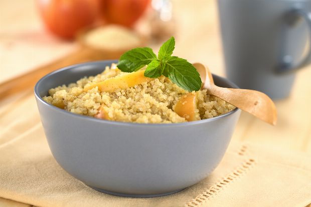 Apfel-Quinoa-Brei mit Zimtnote Apfel-Quinoa-Brei mit Zimtnote