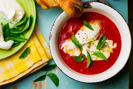 Tomatensuppe mit Mozzarella