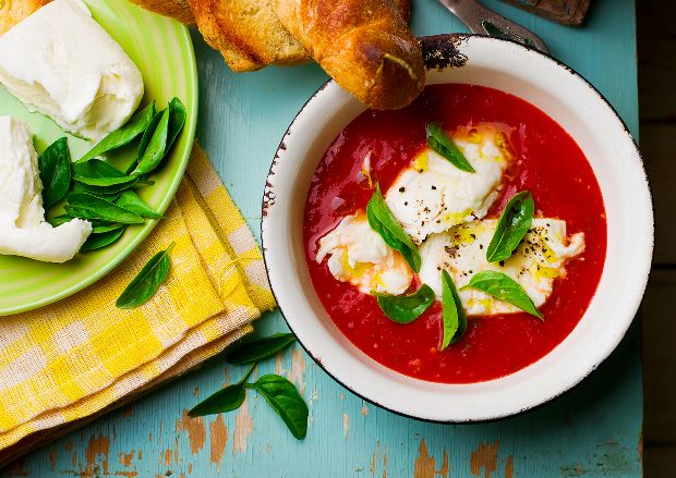 Tomatensuppe mit Mozzarella
