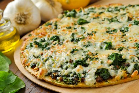 Vollkornpizza mit Spinat