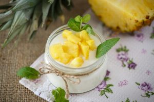Ananas mit Kokostopfen