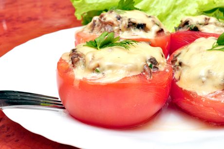 Gefüllte Tomaten mit Tofu und Champignons