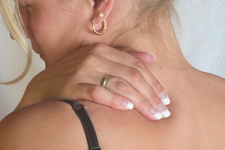 Schmerzlindernde Übungen gegen Nacken- und Rückenverspannungen