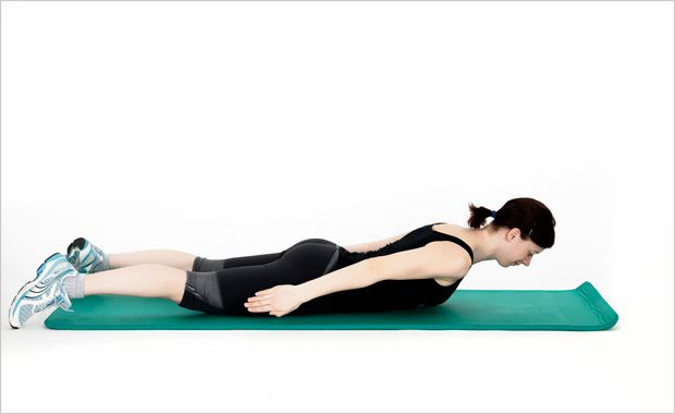 Scherenstretch in Bauchlage - Spezialkick