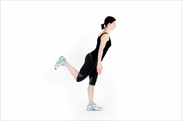 Spezialkick Parallel Squat mit Bein rück heben