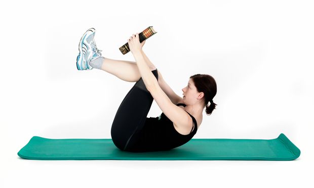 Spezialkick Crunch mit langem Hebel und Zusatzgewicht