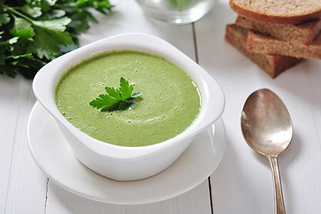 Grüne Gemüsesuppe zum Entgiften