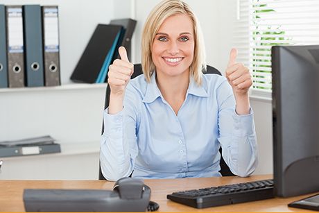 Schluss mit Rückenschmerzen im Büro: Die besten Tipps für Rücken und Wirbelsäule