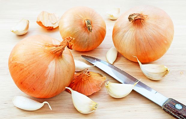 Zwiebel wirkt entzündungshemmende, schleimlösend und antibakteriell. Zwiebel wirkt entzündungshemmende, schleimlösend und antibakteriell.