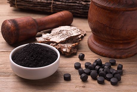 Aktivkohle: Wirkung, Anwendung und Wissenswertes