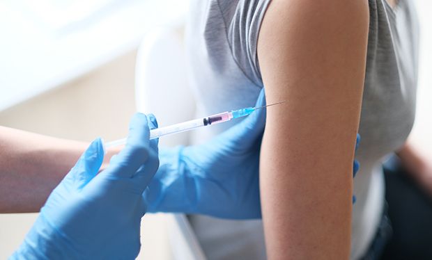 Die subkutane Injektion ist einer der häufigsten Methoden zur Behandlung einer Allergie.
