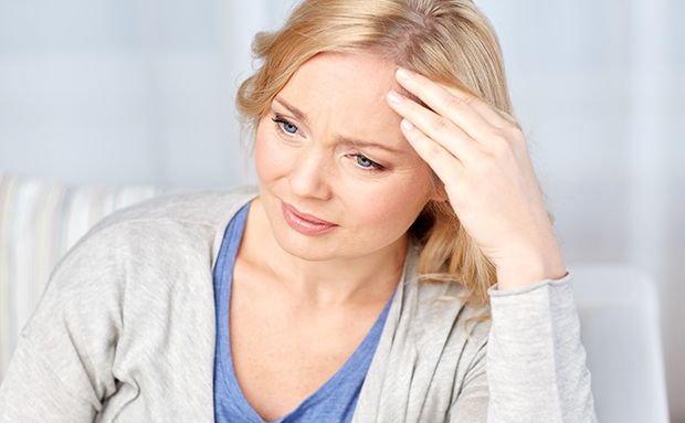 Betroffene leiden oft körperlich sowie seelisch unter der Erkrankung Akne inversa. Betroffene leiden oft körperlich sowie seelisch unter der Erkrankung Akne inversa.