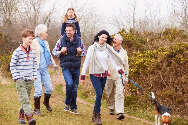 Spaziergang mit der Familie