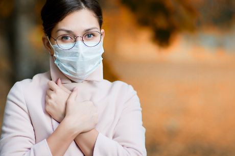 Gesichtsmaske mit Brille: So funktioniert es endlich!
