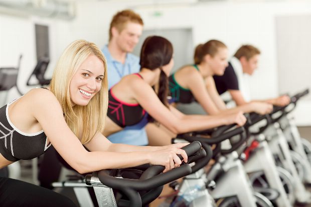 Trainingsgruppe beim Spinning Trainingsgruppe beim Spinning