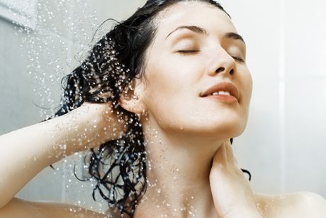 Fettige Haare in den Griff bekommen