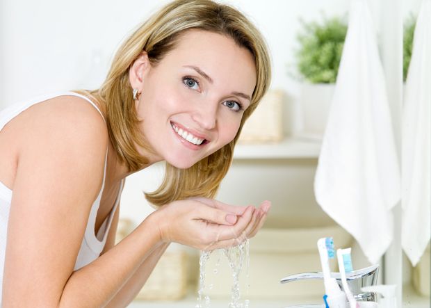 Reinigung der Haut mit Wasser Reinigung der Haut mit Wasser