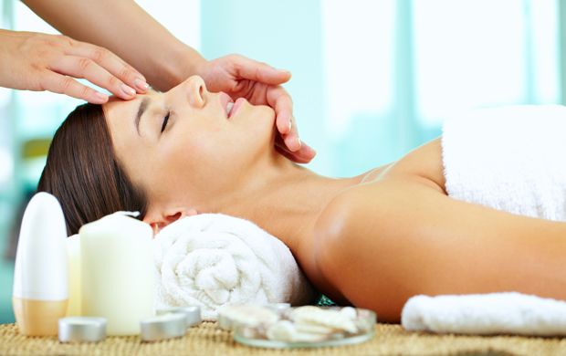 Entspannung bei Gesichtsmassage Entspannung bei Gesichtsmassage