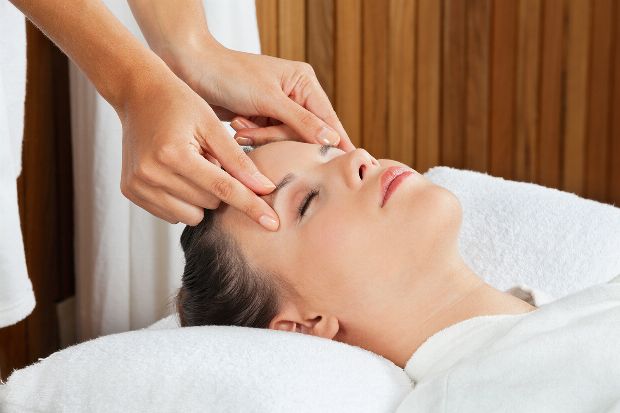 wohltuende Gesichtsmassage wohltuende Gesichtsmassage