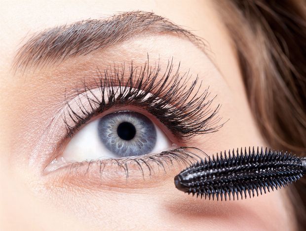 Wimpern tuschen Wimpern tuschen